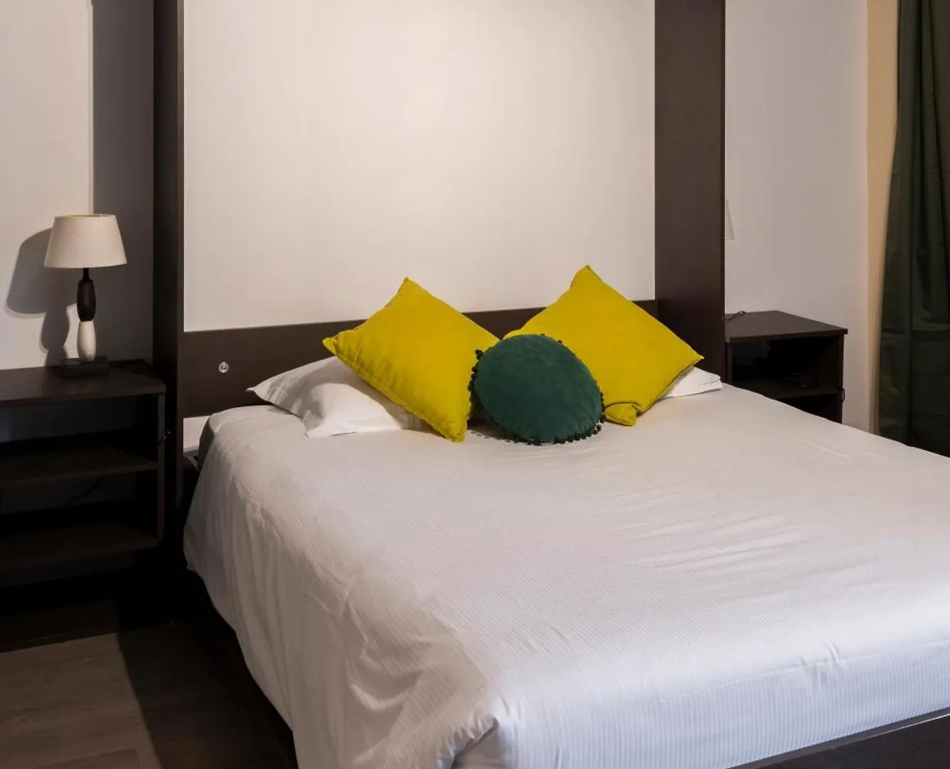 *** Hotel Logis Hotel-Restaurant Saint Romain Anse France